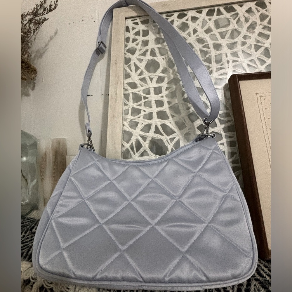 2 in 1 Cinderella X Vera Bradley Frannie Crossbody Bag Pearl Strap - Picture 8 of 13